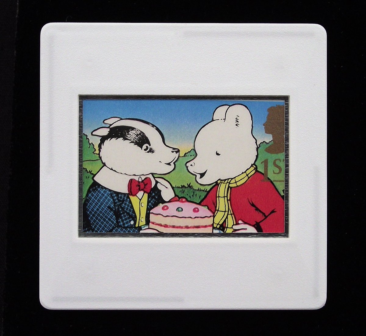 stamp_uk's tweet photo. #RupertBear first appeared on this day in 1920 as a character in the Daily Express #comic strip, making him a children’s favourite for a hundred years. Amazing.  https://t.co/rY3bT3FF1Y https://t.co/jWE6fhoNhi