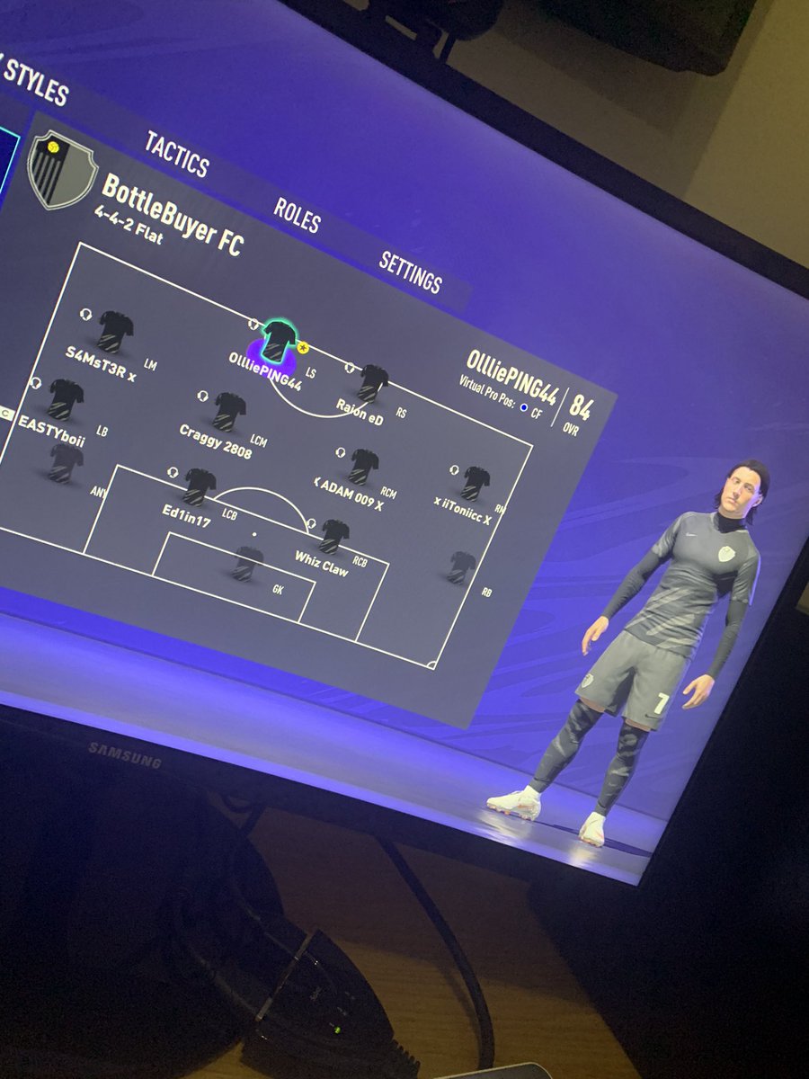 FcBottle's tweet photo. Settling in for the night. Div 1 on the horizon, Cavani doing a cragg special and bagging 4 goals despite being under pressure about his performances not being up to scratch up top. https://t.co/r37b1PeDX5
