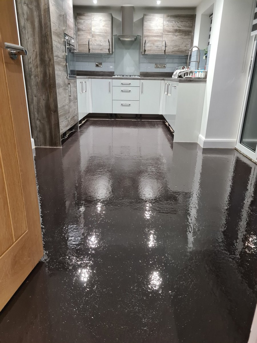 unlimitedfloors's tweet photo. Residential floor space being treated to @KarndeanFloors with a contrasting design strip. Floor had residual moisture evident, treated to @ARDEXUKFlooring 1C, water based screed and P4 primer and adhesives.
Solid system=happy customerππ
#ardexsystem #flooring #lvt #residential https://t.co/meYuCxPTeZ
