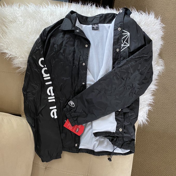 More items on Poshmark✨Some for just $5 💗 https://t.co/U1XYBMIQUX https://t.co/xIL68Ai1rz