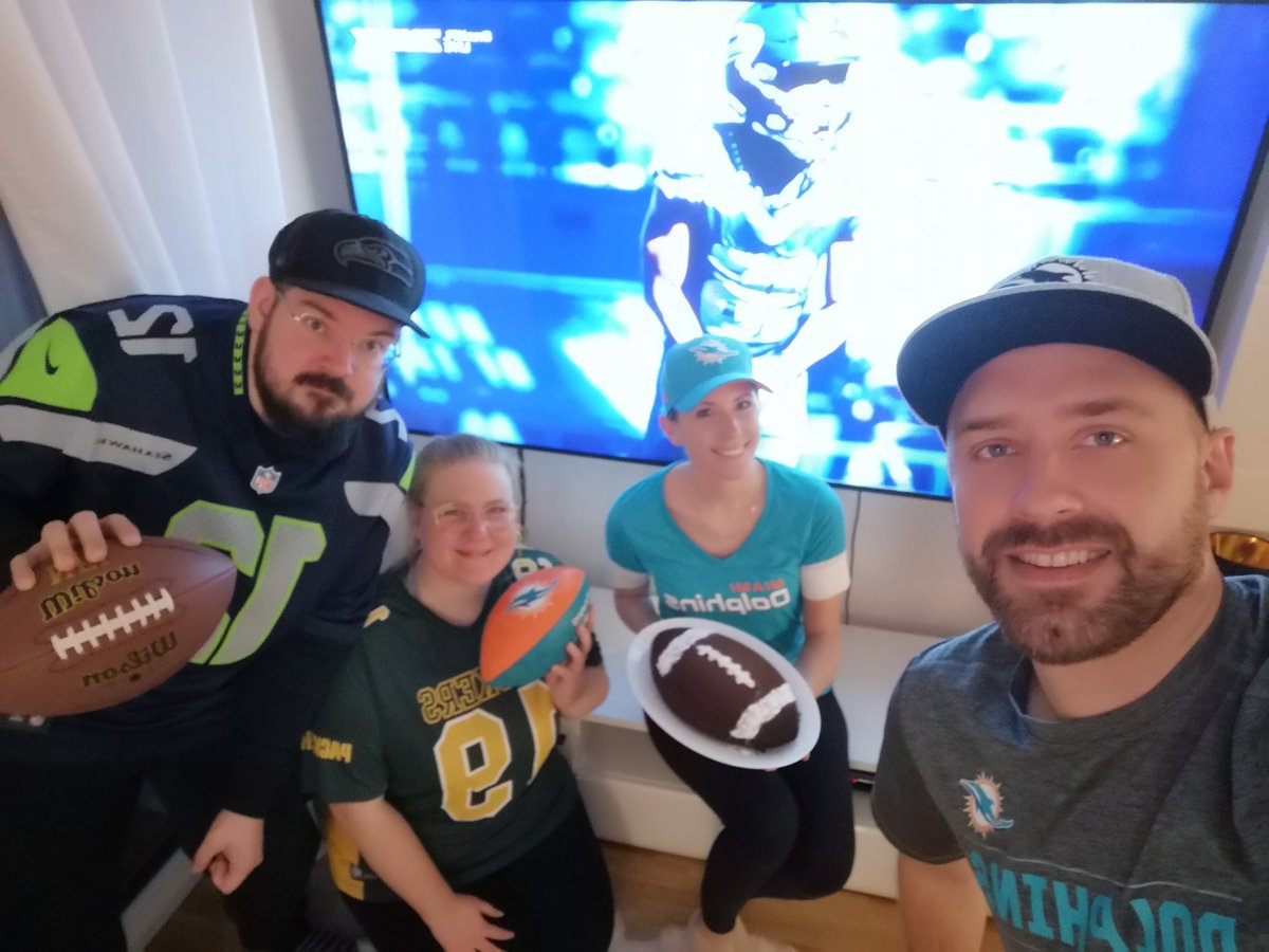 EpicKrombaker's tweet photo. #ranNFLsuechtig #ran #GoPackGo #gohawks #FinsUp #jedenverdammtensonntag @Icke41
Komm wir jetz ins Fernsehen 😁 https://t.co/ITdZzufVzn