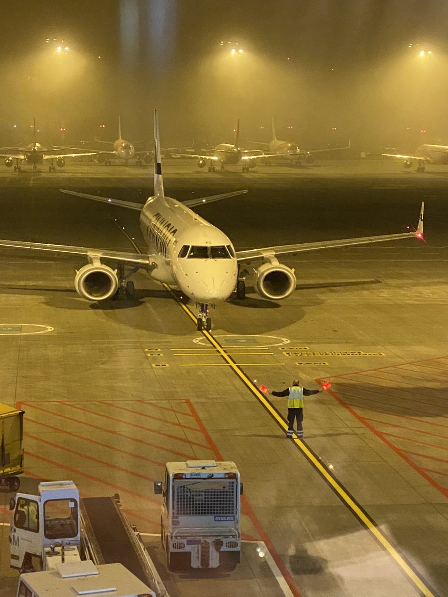 Oh_LZE's tweet photo. Tonight, inaugural @Finnair flight to HEL from BER Berlin Brandenburg Airport. #feelfinnair #travelresponsibly https://t.co/JeMoEQToan