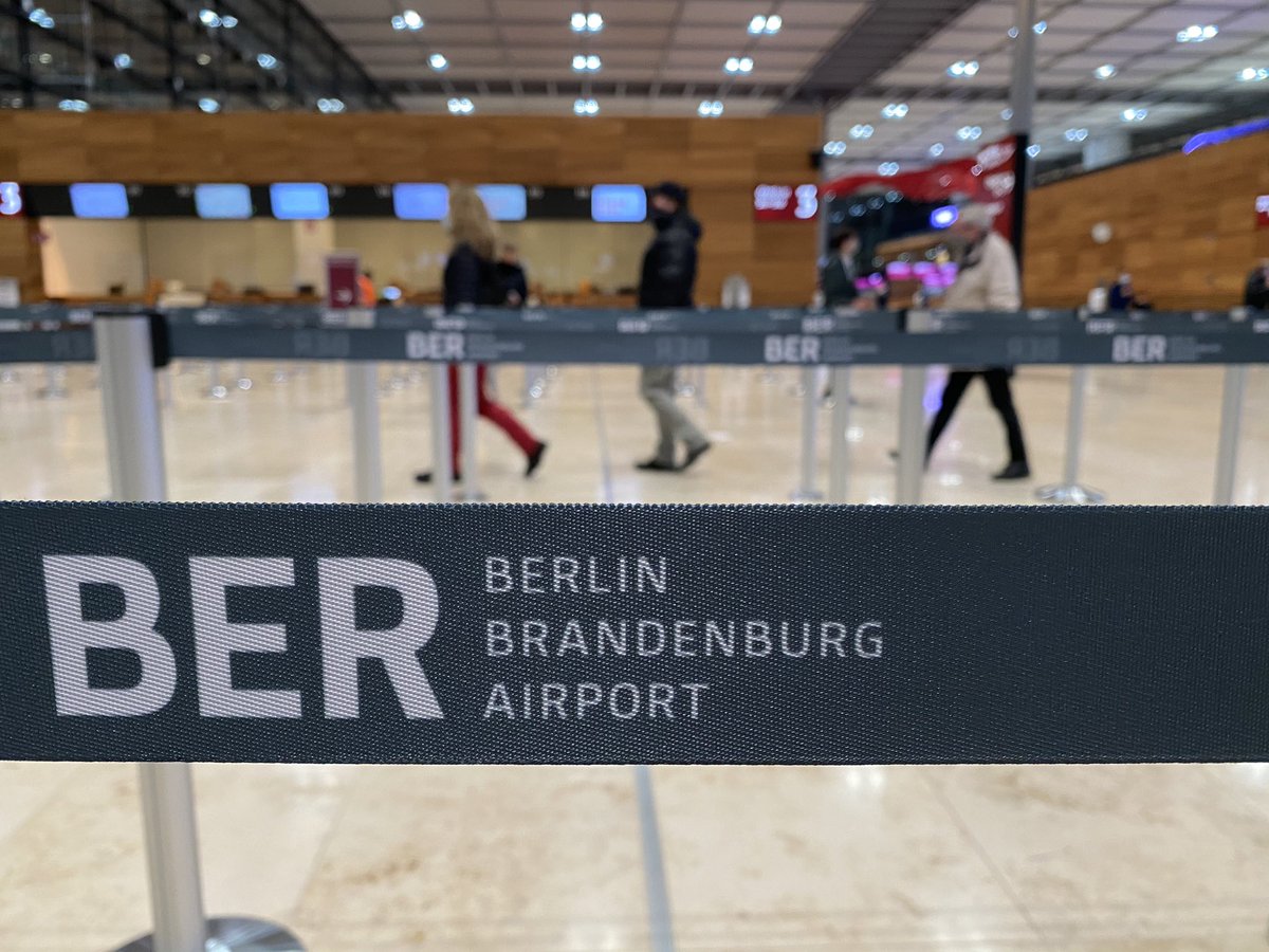 Oh_LZE's tweet photo. Tonight, inaugural @Finnair flight to HEL from BER Berlin Brandenburg Airport. #feelfinnair #travelresponsibly https://t.co/JeMoEQToan
