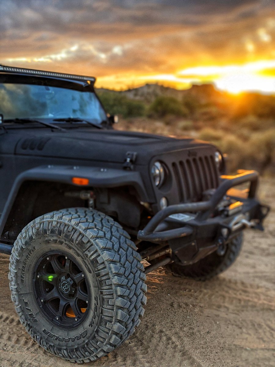 Offroad sunsets ... 😍

#jeep #sunset #offroad