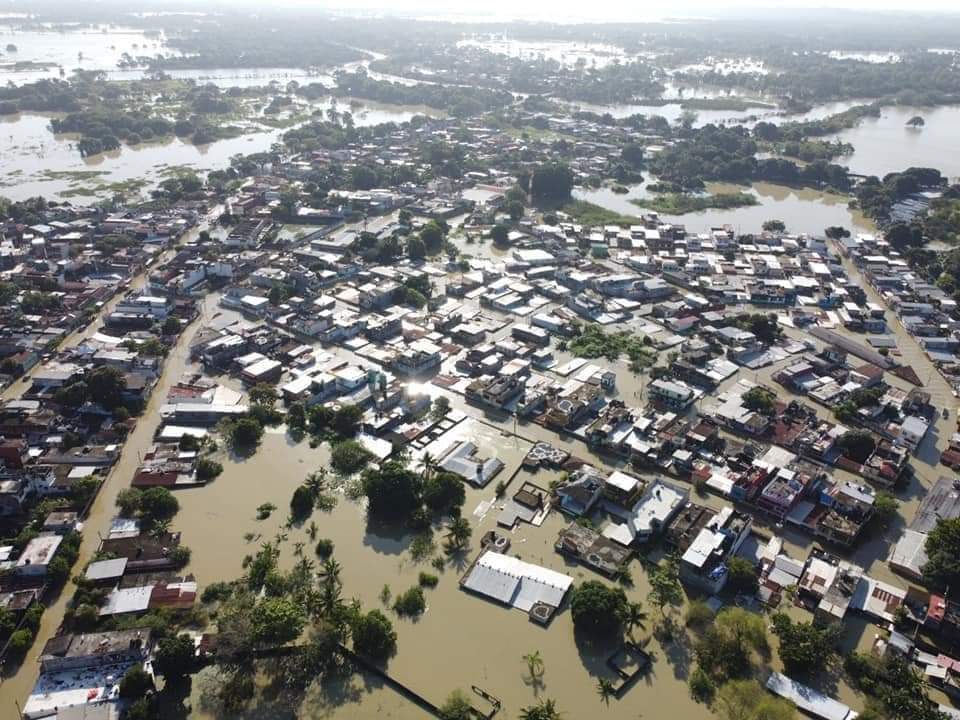 ...Tabasco.El agua sigue en aumento, la presa peñitas... 