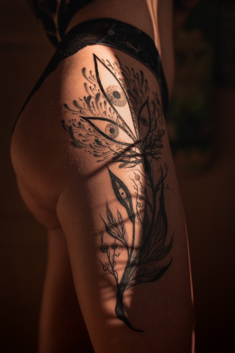 soyem__'s tweet photo. vous vous devez d’admirer mon tattoo cicatrisé 
par la talentueuse @ saturnesept sur Insta https://t.co/PLbaqcqr12