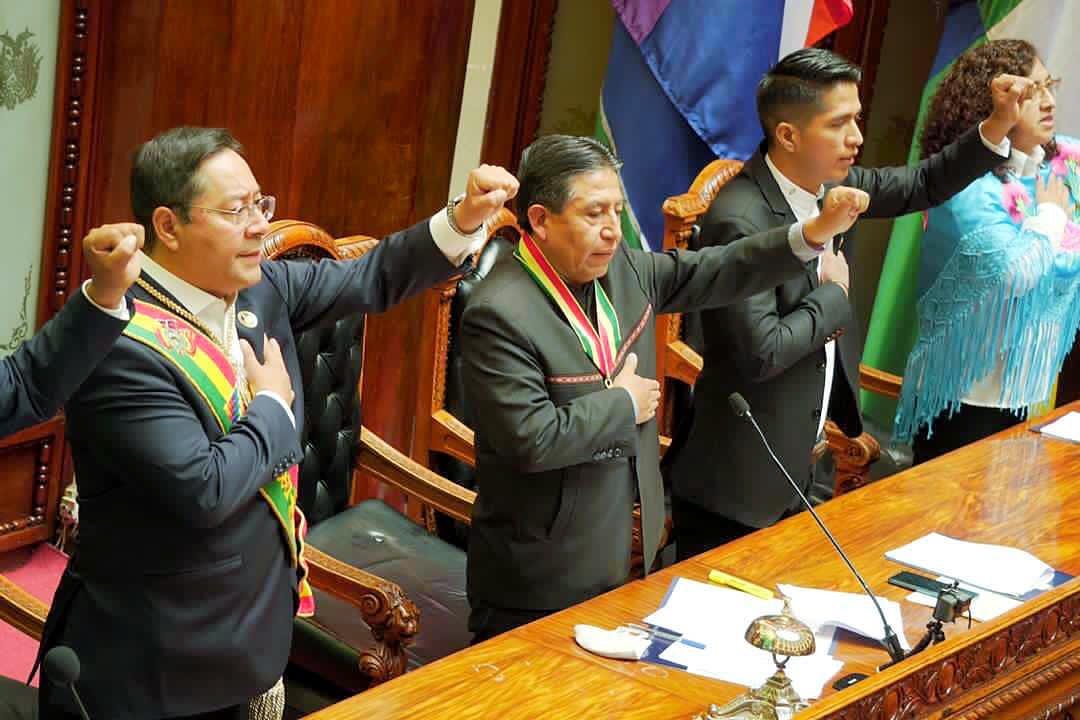 NicolasMaduro's tweet photo. Retornó la esperanza y la democracia a Bolivia con el Presidente @LuchoXBolivia y el Vicepresidente @LaramaDavid. Hermanos, desde Venezuela les deseamos a ustedes y al pueblo boliviano el mayor de los éxitos en esta nueva etapa. Es un día de fiesta para toda la Patria Grande. https://t.co/peicRQQ7Sj