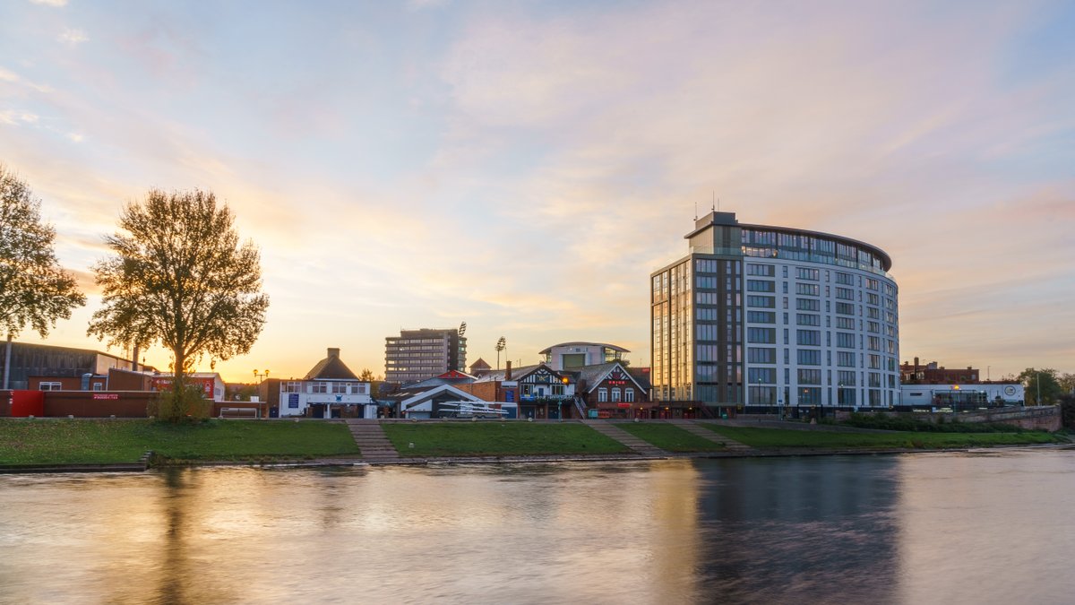FHP_Waterside's tweet photo. An elegant home by the water's edge.

The #Waterside Apartments are situated in between @NFFC's City Ground and @TrentBridge Cricket Ground, close by to the amenities of #WestBridgford.

To find your perfect apartment, visit https://t.co/HGdI0sqKJ8 https://t.co/rcLXCQWKcO