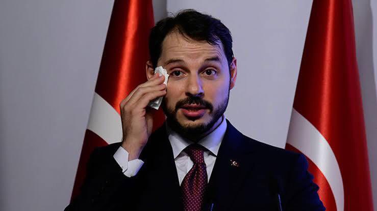 Ekonomide hiçbir yetkinliği olmayan Berat Albayrak’ın bakanlıktan istifasını memnuniyetle karşıladık ama sessizce geri çekilişini kabullenmiyoruz.
Albayrak yarattığı ekonomik enkazın, açlığa, yoksulluğa mahkum edip söndürdüğü ocakların hesabını verene kadar peşini bırakmayacağız.
