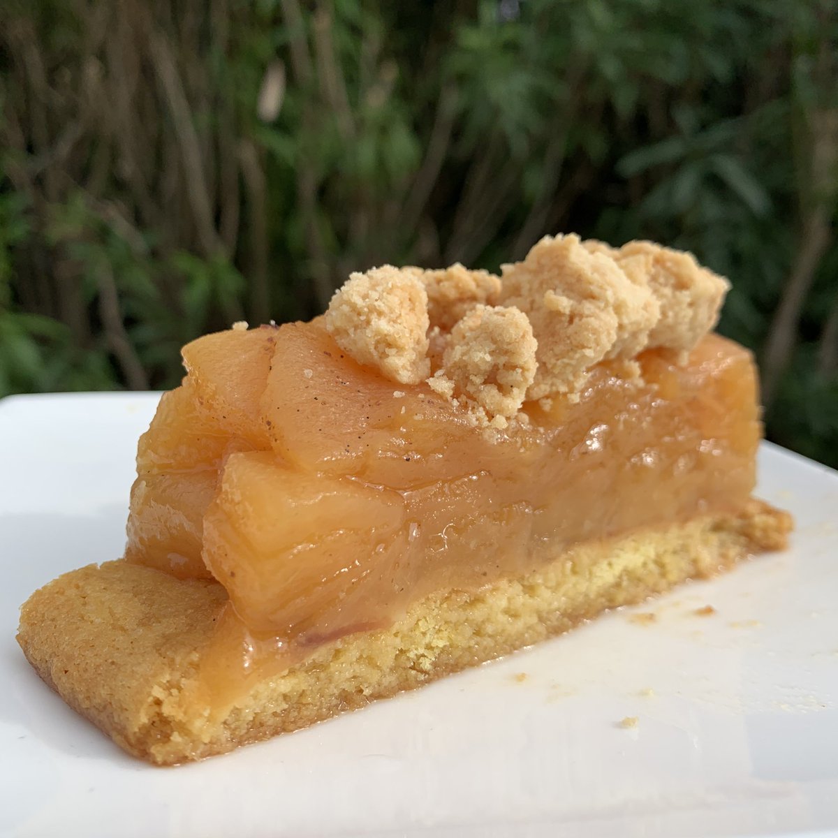 frenchfoodporn's tweet photo. La tarte tatin est le gâteau de l’automne par excellence ! C’est gras, c’est fruité, c’est la vie !
Ici la version maison de @Conticini_Team : sablé et pommes ultra moelleuses... vous pouvez retrouver la recette sur sa chaîne YouTube mes foodies ! #FaisMaison #TarteTatin https://t.co/Ph30dIhon4