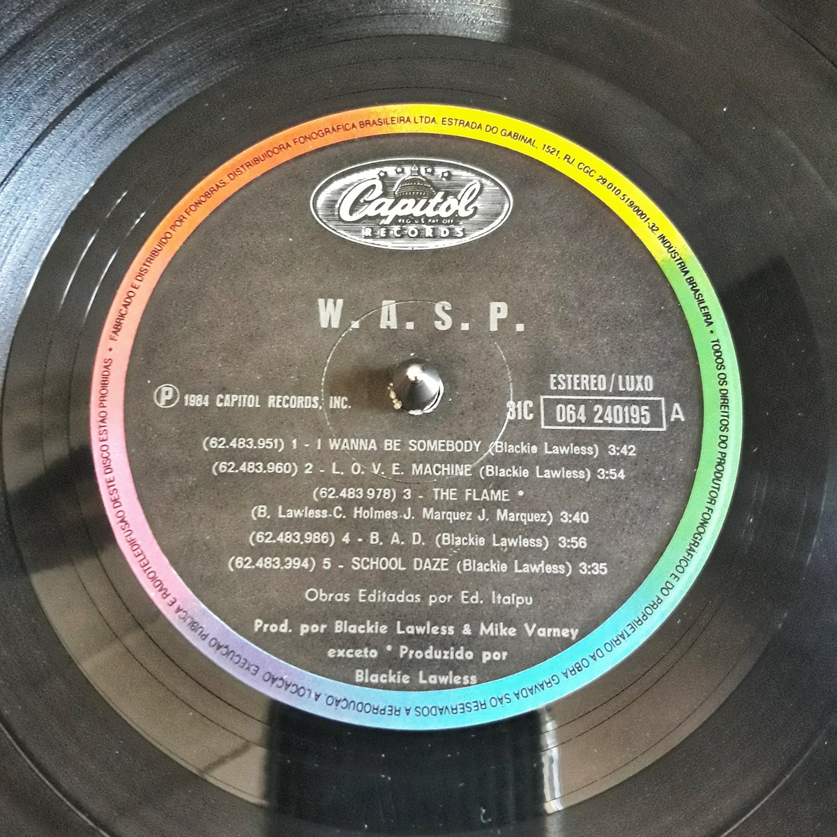 RogerioRocker's tweet photo. WASP #vinil #emiodeon #capitolrecords #fonobrás #luxo #tambémemcassete #vinyl #vinylpost #vinylcollection #vinylcollector #discoécultura #lps #longplays #discocollection #turnetable #tocadiscos #gradiente #d35 #gs11 #museudovinil https://t.co/B8JXH7smO1