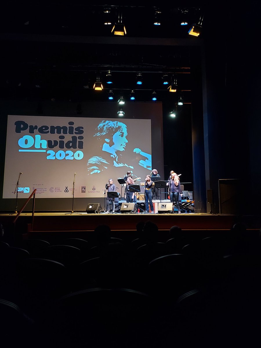 joangremarina's tweet photo. Ací ens pariren i ací estem! Comencen els #PremisCOM #PremisOhVidi #TeatreCalderonAlcoi https://t.co/38ty9zH1pt