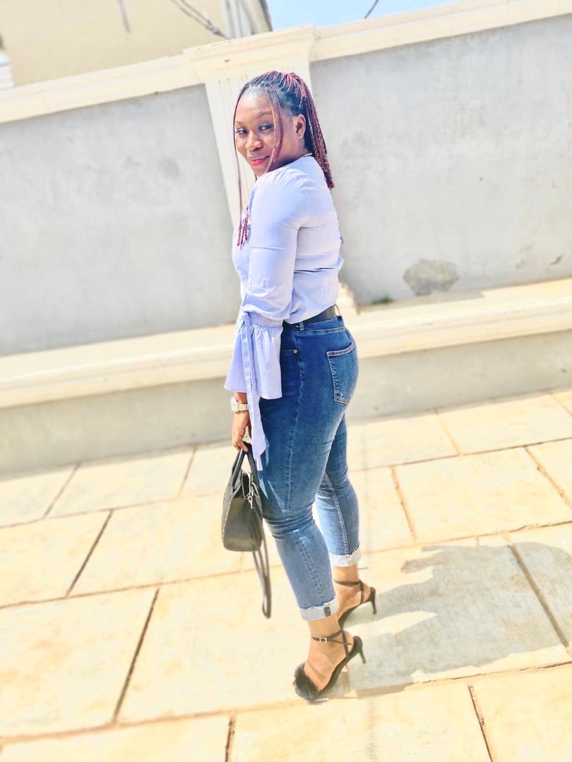 melapoch's tweet image. As far as I dey see money spend,who get pass me no concern me🚶‍♀️🚶‍♀️🚶‍♀️