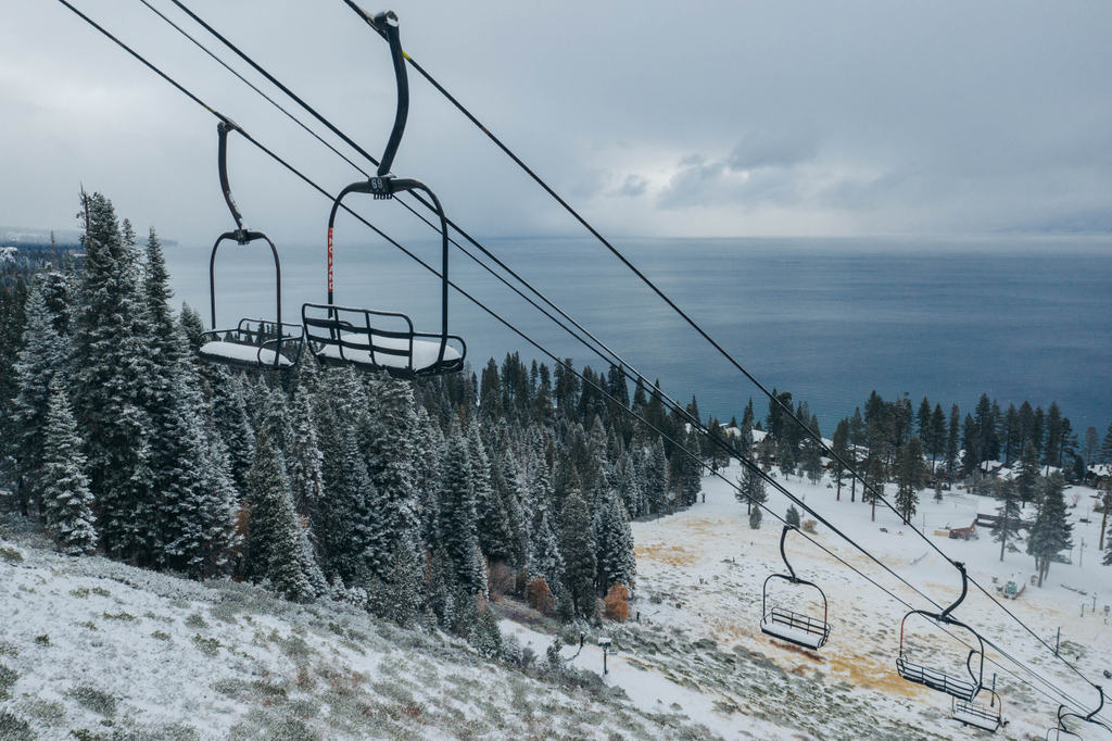 VisitTruckee's tweet photo. Snow!!! Just like that, #TruckeeTahoe has become a winter wonderland! #Snow #Weather

Photo 1 - @squawalpine 
Photo 2 &amp; 3 - @skihomewood https://t.co/jrZeDv7r3p