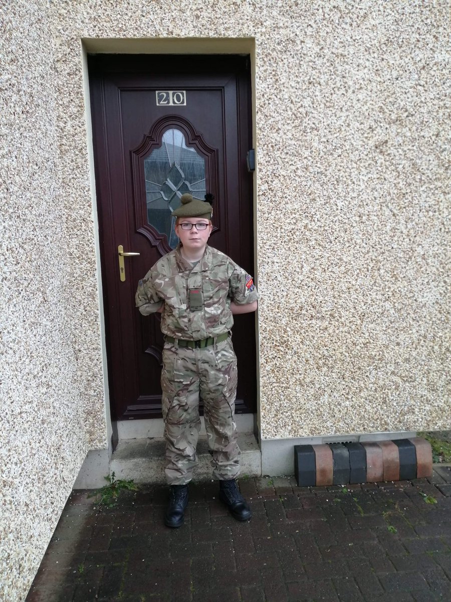 DalbeattiePr's tweet photo. Cpl Johnston from Dalbeattie and Cdt’s Moffat and Brydon-Browns from Kirkconnel completed a 2 minute silence today for Remembrance #LestWeForget #inspiretoachieve  @KirkconnelD @MindenPr @StuartThomasGr1 https://t.co/vplLsfbah4