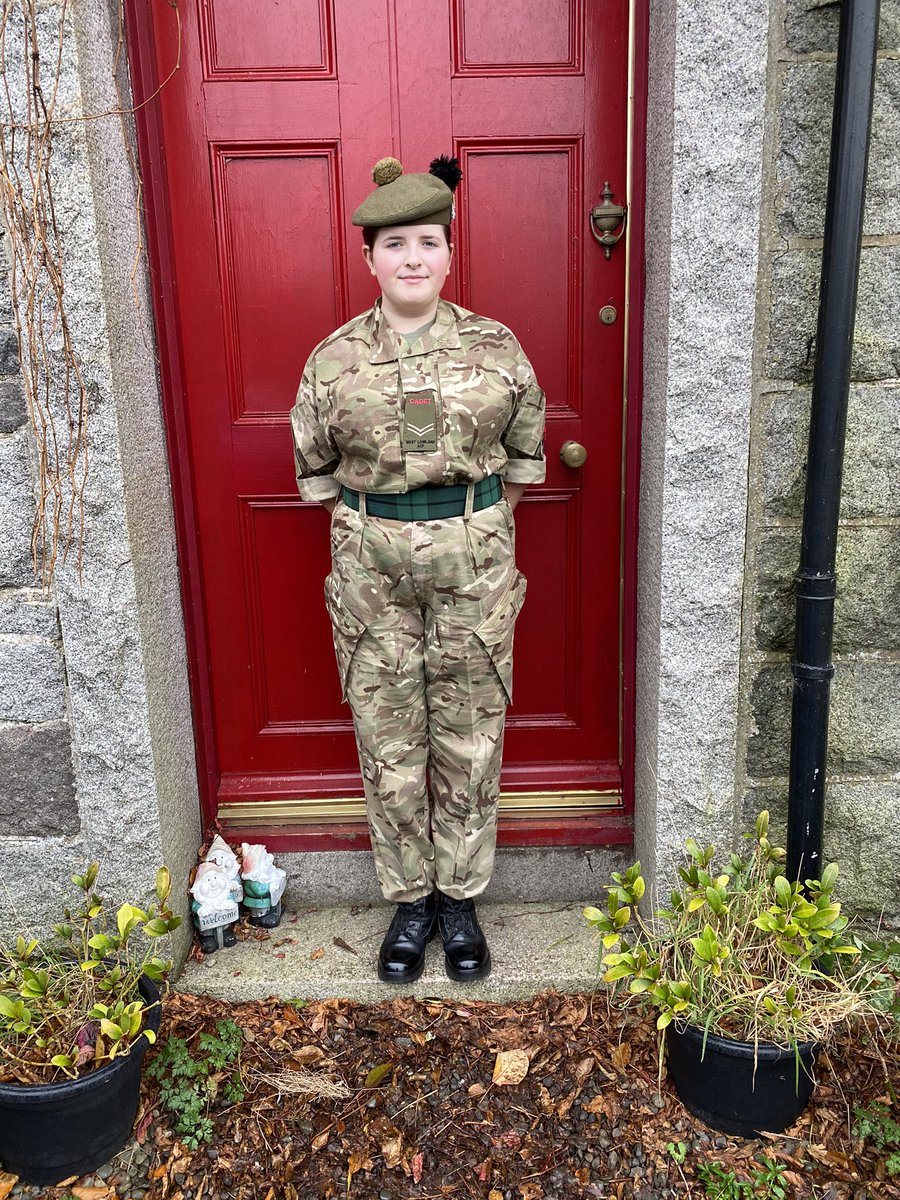 DalbeattiePr's tweet photo. Cpl Johnston from Dalbeattie and Cdt’s Moffat and Brydon-Browns from Kirkconnel completed a 2 minute silence today for Remembrance #LestWeForget #inspiretoachieve  @KirkconnelD @MindenPr @StuartThomasGr1 https://t.co/vplLsfbah4