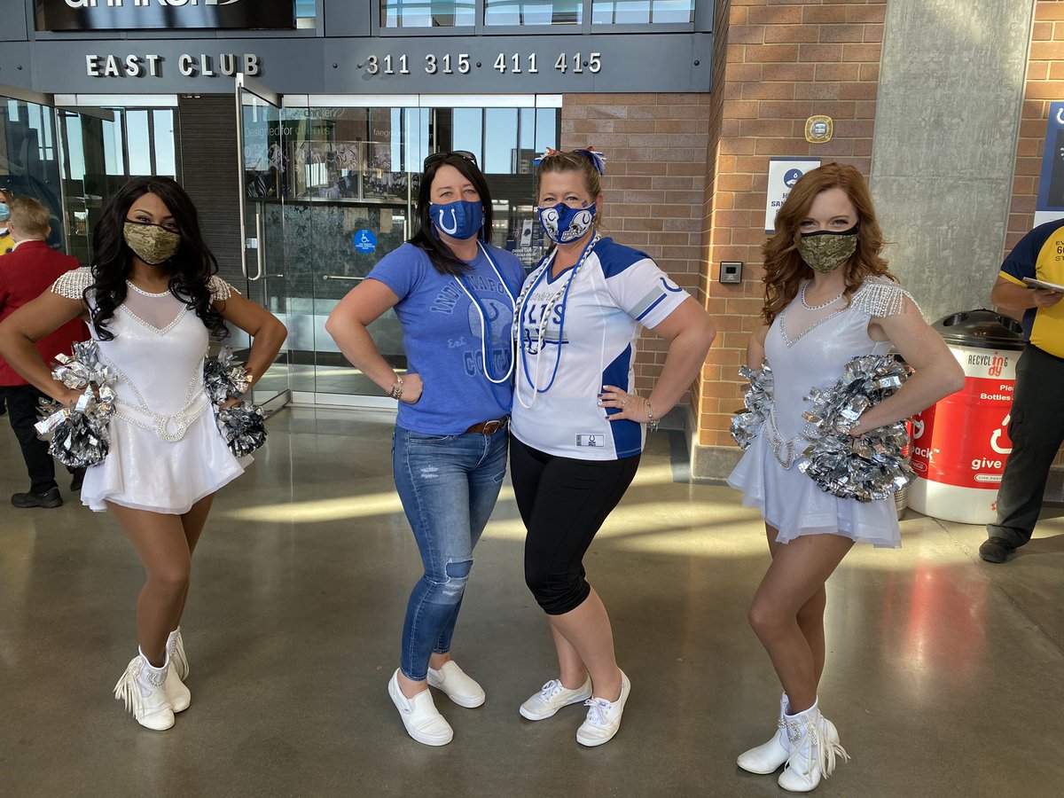 MissV219's tweet photo. 🤍💙Go Colts🤍💙 #1stgame #BALvsIND https://t.co/Fv76AYf1qW