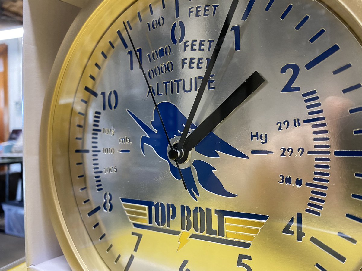 SamohtLion's tweet photo. Sold out my top bolt cutout altimeter clock @PonyCiderfest #brony #mlp #customclock #MLPFiM https://t.co/6D6olFq6bQ