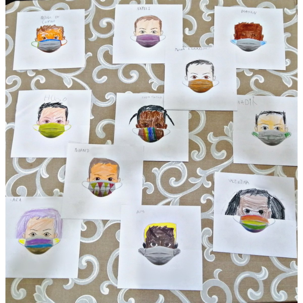ReeduCARte's tweet photo. Al saber que en este curso tan atípico todo mi equipo #CaixaProinfancia estaba compuesto por nuevas incorporaciones, no dude en que algo se me debía ocurrir.

El primer día les lleve esta ficha para conocer un poco mejor quiénes están bajo la mascarilla.

¿Qué os parece la idea? https://t.co/WhlaxoNcK4