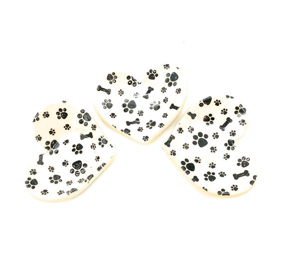 ZenCatPottery's tweet photo. Bone and Paw Print https://t.co/HQI68wod6W via @EtsySocial #zencatpottery #etsyseller #dogloverpet #petrescuedog https://t.co/2rXS2aX1vM