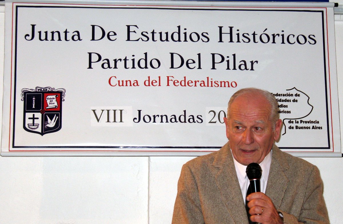 junta_pilar's tweet photo. Este lunes 9 de noviembre la Junta de Estudios Históricos del Partido Del Pilar cumple 31 años. Nacida en 1989 de la mano de Don José Sánchez con el fín de estudiar, preservar y hacer conocer la historia local, fue reconocida por el decreto municipal número 1562 del año 1990. https://t.co/Qcy8GFgPGP