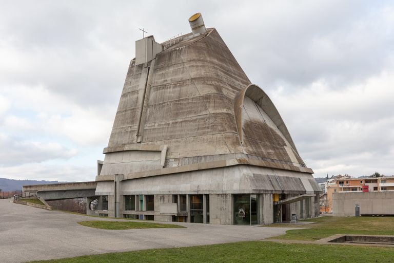 DenisCosnard's tweet photo. Bars autrefois modernes, usines fermées, immeubles comme on n’en fait plus... L’Atlas des Régions Naturelles est en ligne. Une extraordinaire plongée en photos dans une France oubliée. 
https://t.co/4av9VHQejq https://t.co/BNKGmlXUkw