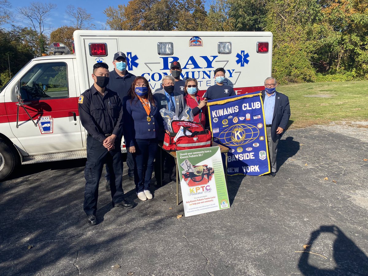 BayCommunityVAC's tweet photo. Many thanks to the Kiwanis Pediatric Trauma Center Foundation and @baysidekiwanis for the awesome pediatric trauma kit donation.  For more information about the kits and #KPTC check out https://t.co/jbLyFDPz9M  #bayside #bayterrace #community #EMS https://t.co/R9M4zur6HX