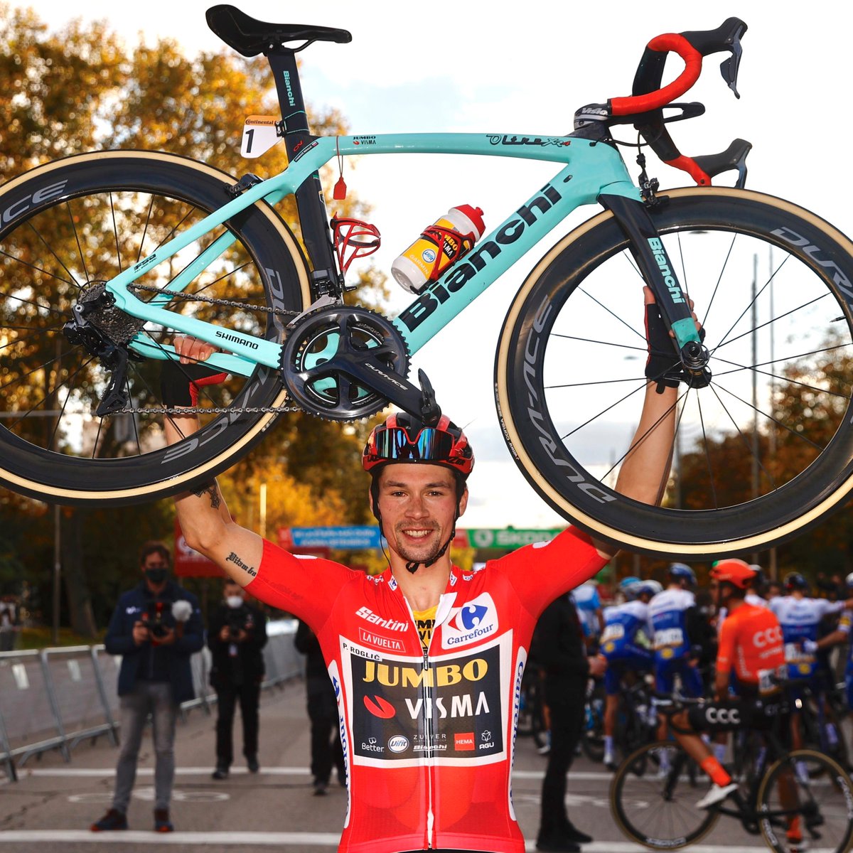 BianchiOfficial's tweet photo. Bianchi claimed its second consecutive @lavuelta with @rogla. During eighteen stages, the battle was won thanks to the marginal gains delivered by #OltreXR4 and #AquilaCV.
The best way to end this successful season.
📸 Cor Vos
#Bianchi #RideBianchi #LaVuelta20 https://t.co/iKodx9lYDS