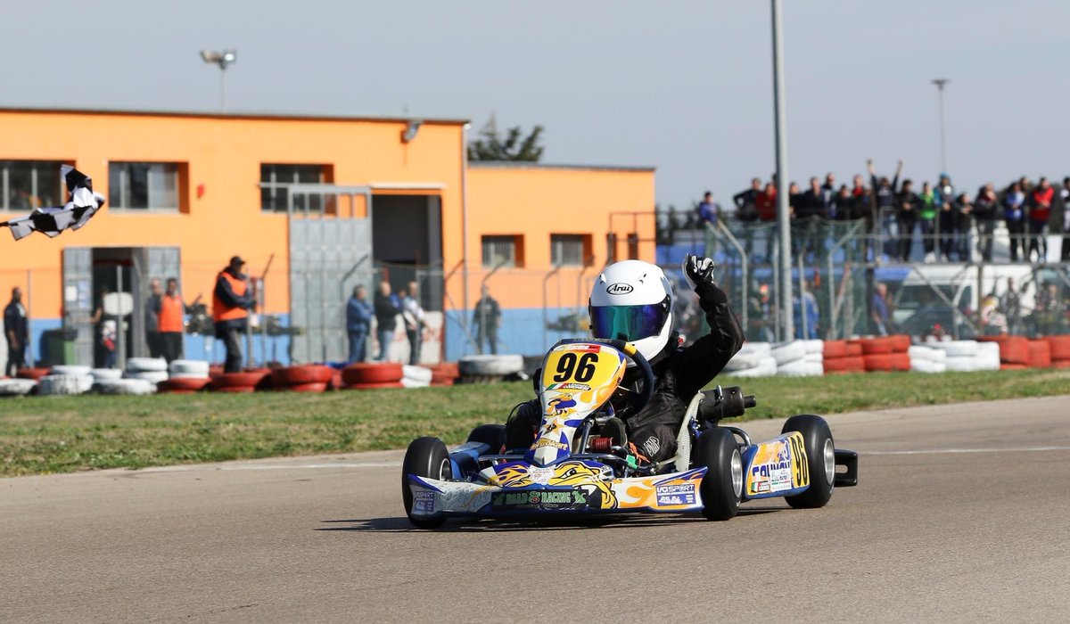 TECNECOFILTERS's tweet photo. Insieme a Lorenzo Coronese e con il grande aiuto del Papà Alessandro Coronese, il nostro piccolo campione 12 anni Pilota Kart, appassionato di motori e alta velocità
#lorenzocoronese #CL96 #thekartkid #tecneco #tecnecofilters #tecnecofiltration #personeideeprodotti https://t.co/ZkoL8UdTcq