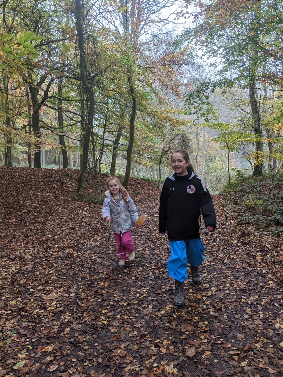 Lexgees's tweet photo. Racking up the minutes for #movember300 with an Autumnal ramble 🍁🍂 to raise money for @goringprimary PTA 🙌 https://t.co/UAanE98aEh