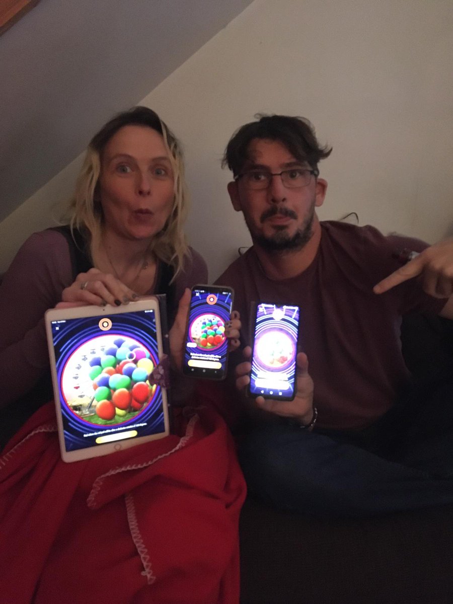 melodyreflect's tweet photo. #5goldrings Ricky, Claire and Willow taking the picture, Cheshire https://t.co/sDzdSRsc9P