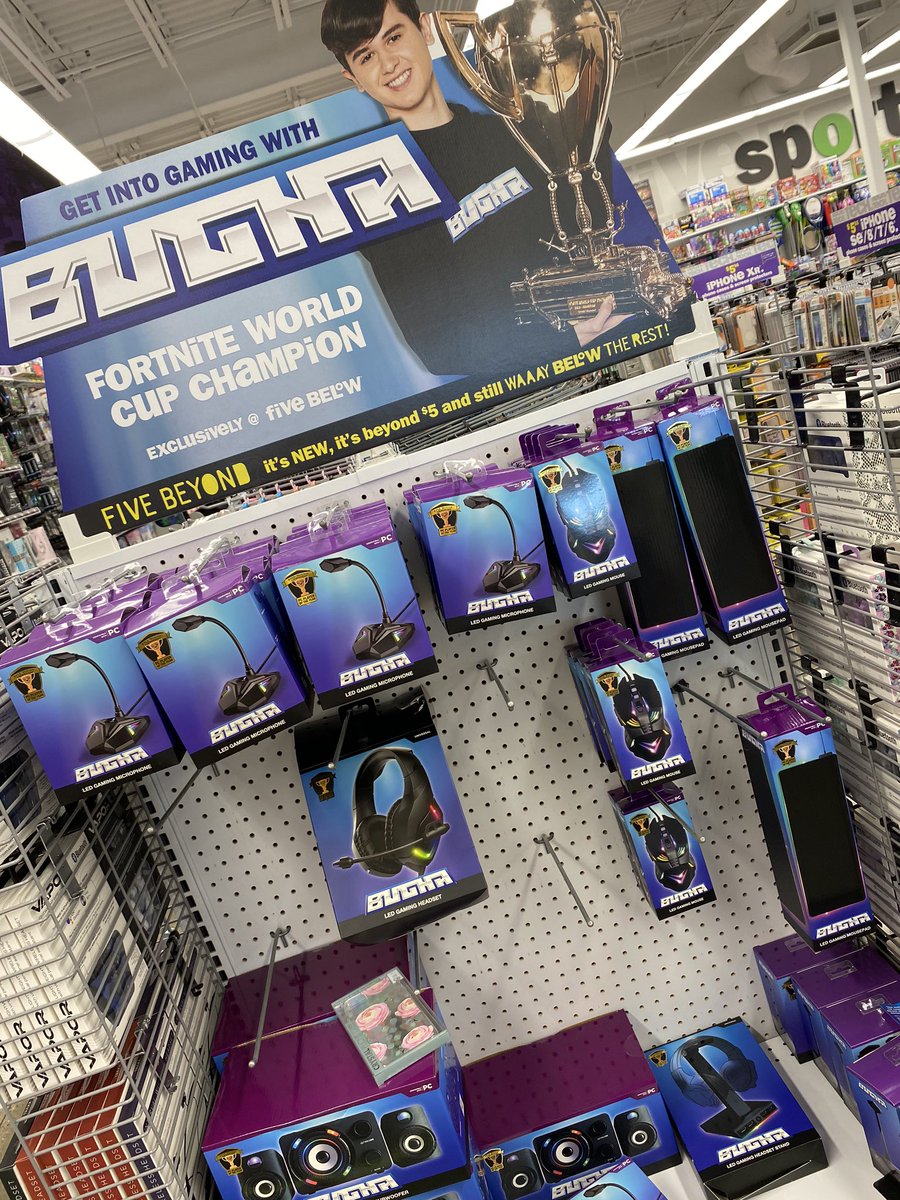 Ceice's tweet photo. should I get the headset or the mouse?? https://t.co/cgCxsN3YSd