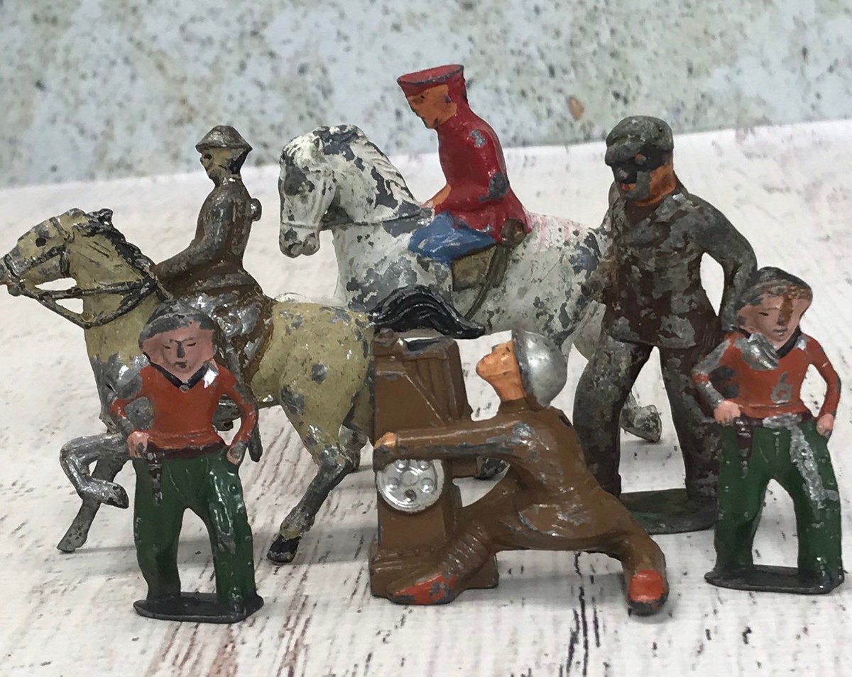 Number 8Lead toy figures. Painted with lead paint