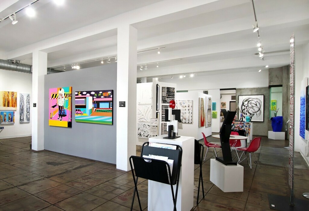 New front wall featuring local up-and-coming artist Danny Brown

We are loving this bright pop of color as you walk in, setting a positive and energetic mood.

#art #artoninsta #artonline #artgallery #localartist #upandcoming #emergingartist #youngartist #chicanxart #losange…