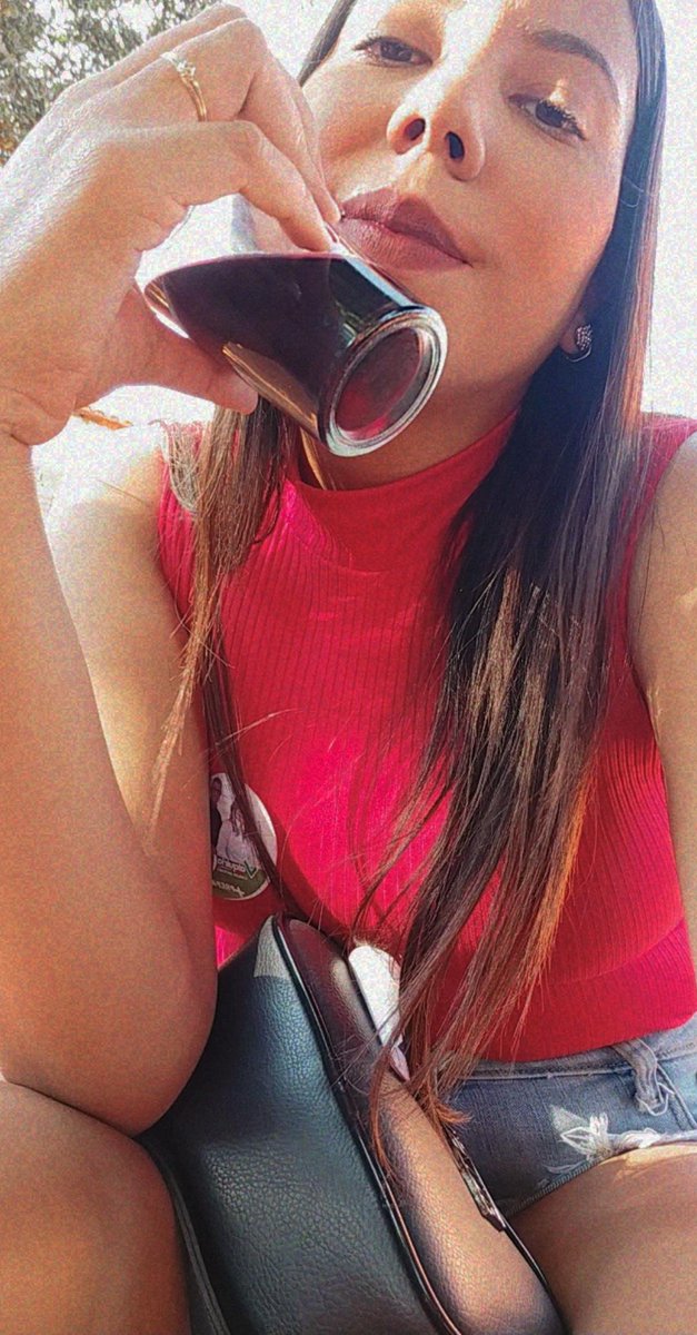JosaneAlves5's tweet photo. 🍷 https://t.co/r3NBs3dkGP