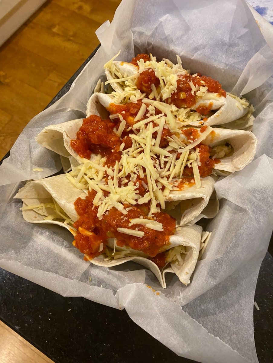 SuttonSnaggles tweet media