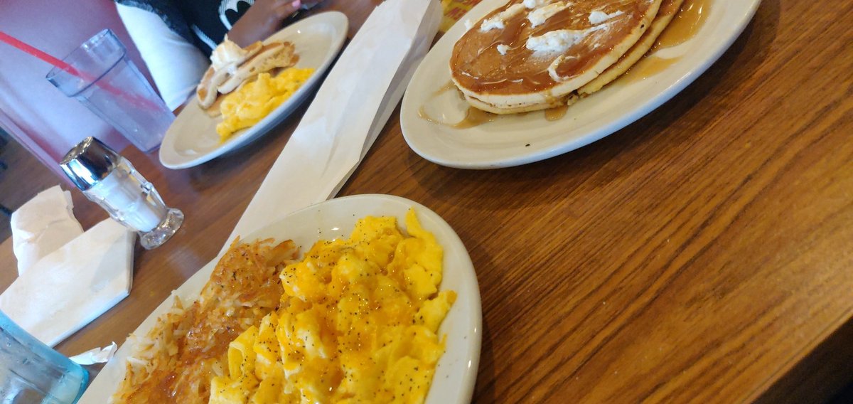 SeasickWaves_DV's tweet photo. #Dennys #DaddyDaughterBreakfast https://t.co/ph0G3lTK9T
