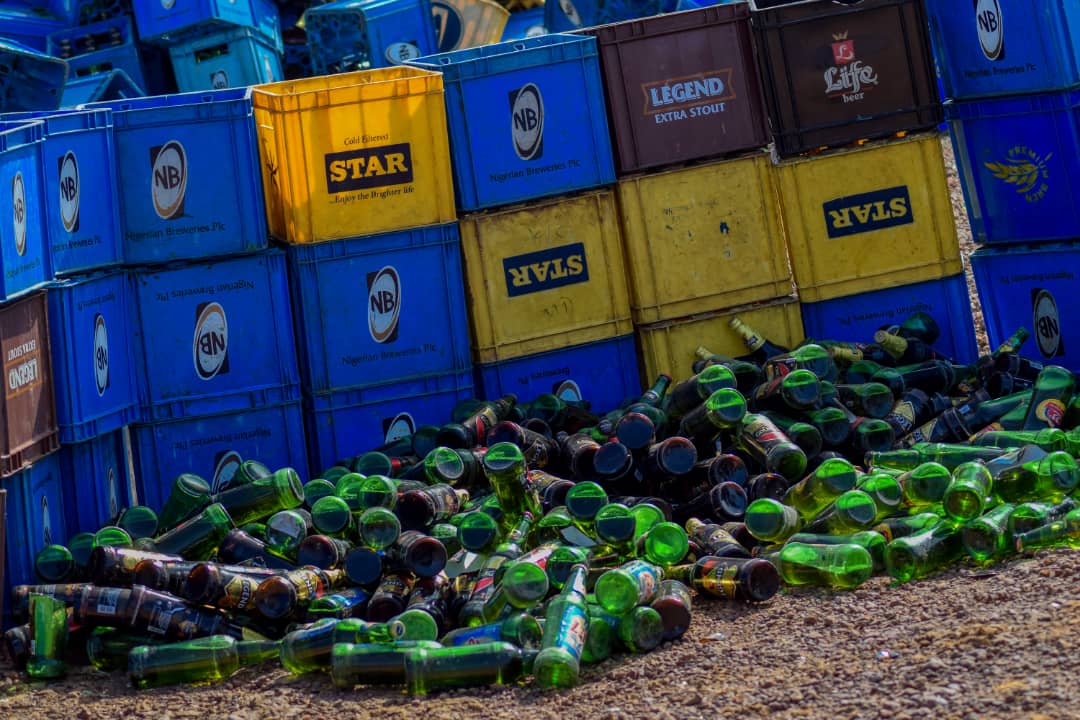 thecableng's tweet photo. PHOTOS: #Kano government destroys 1,975,000 bottles of beer worth N200m https://t.co/DnkBLNCbYk