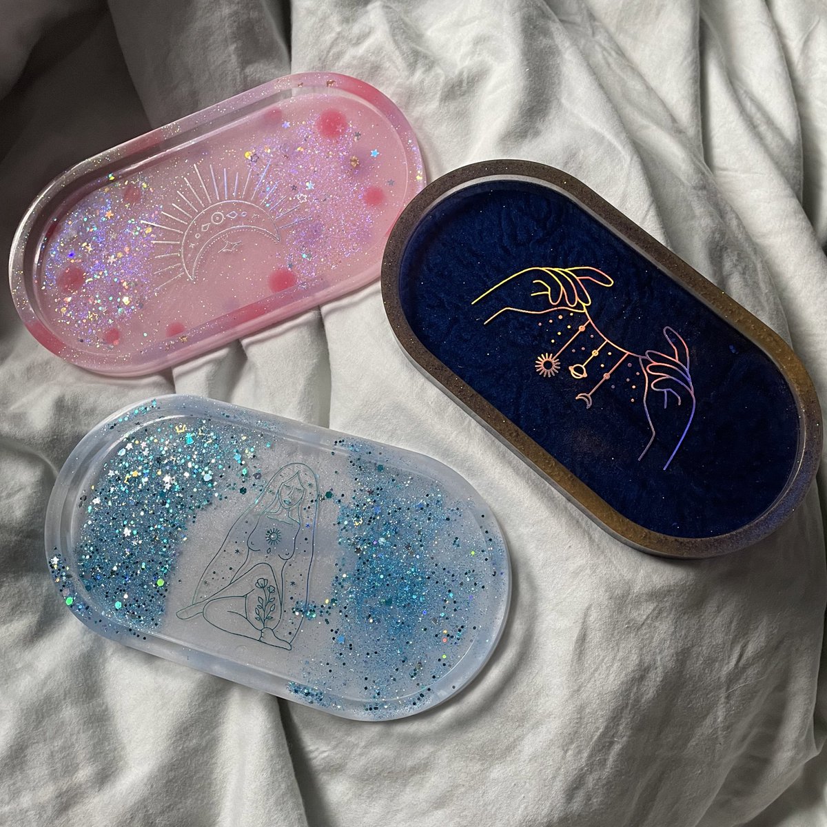 KenniCollective's tweet photo. hi there🥰 my shop update is live! get your holiday shopping done early or just treat yourself🧚🏼‍♀️ free shipping in the US! checkout more goodies at https://t.co/tFNgPBxg3N https://t.co/zst3LlqchQ