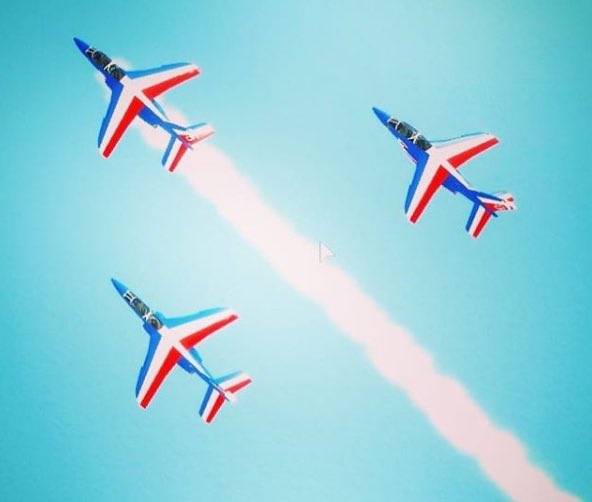 Today the team met up with the Patrouille de France, getting the chance to perform for each other and have a look around each other’s aircraft and bases. Looking forward to working with them in the future! 🔵⚪️🔴