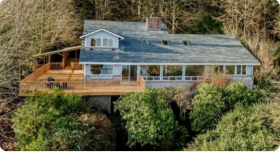 Robyn__Duncan's tweet photo. @OxfordDiplomat @amandaknox @piersmorgan Amanda Knox is a sociopath.

Knox bought a new $718K Vashon Island home.
Knox then asked for donations for her upcoming wedding party. But court documents showed she was already married. https://t.co/ugn9tscvPY https://t.co/2oqZNF78Ag
