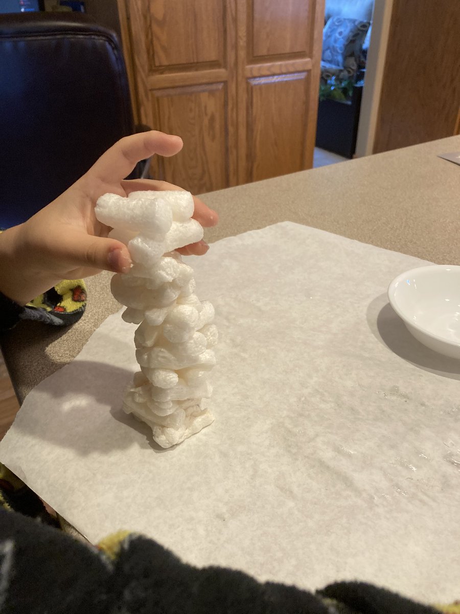 CreativeKara's tweet image. Found a box of corn braised packing peanuts. Free craft supplies! How tall can you build your tower and snowflake. #makevember