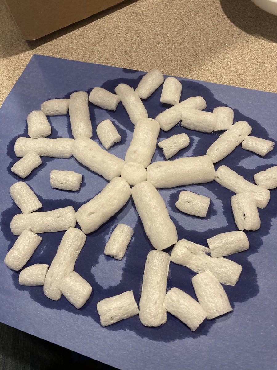 CreativeKara's tweet image. Found a box of corn braised packing peanuts. Free craft supplies! How tall can you build your tower and snowflake. #makevember