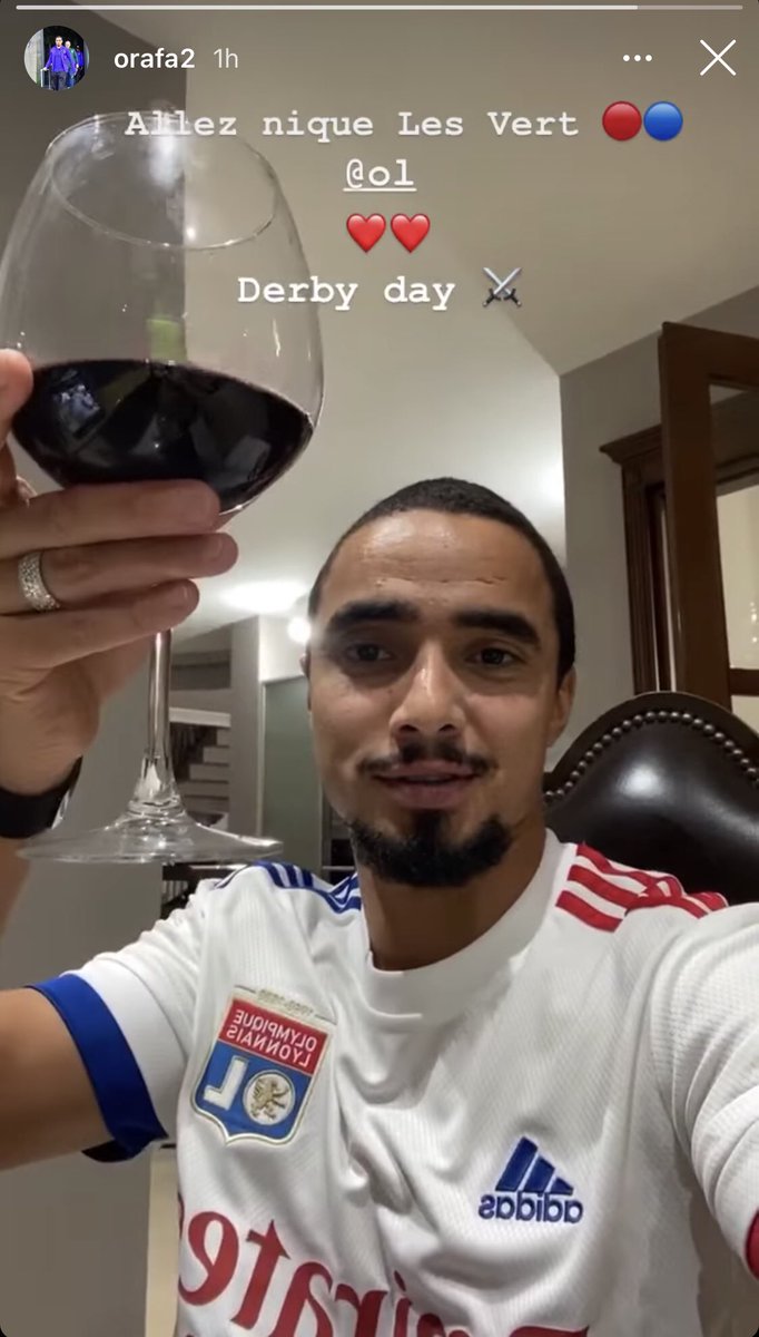 ActuFoot_'s tweet photo. L’ex-lyonnais Rafael lance le derby. 🍷 https://t.co/83MyTqi7Sl