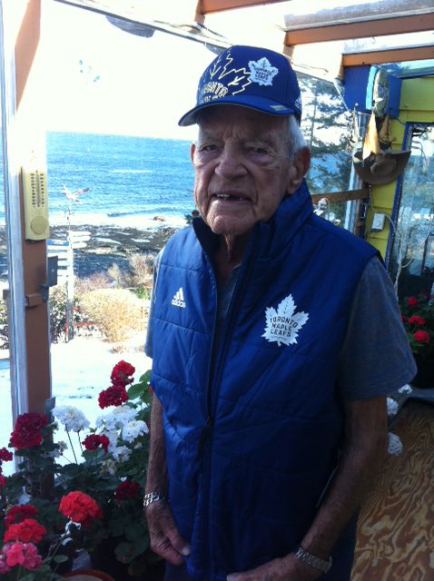 We are saddened with the news that our friend Howie Meeker passed away this morning at the age of 97 at Nanaimo General Hospital. ⁦<a href="/MapleLeafs/">Toronto Maple Leafs</a>⁩ ⁦<a href="/HockeyHallFame/">Hockey Hall of Fame</a>⁩.Condolences to his wife Leah and family. #RIP