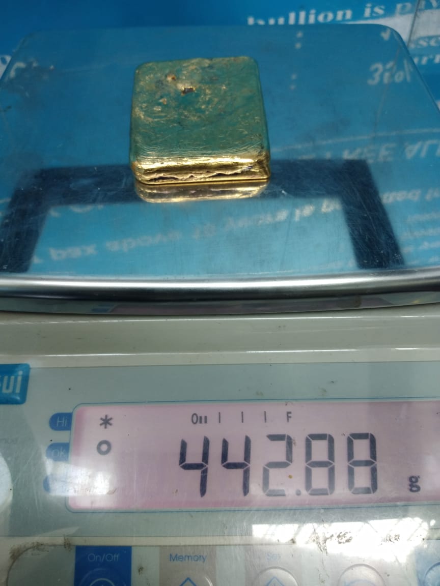 ccphqrskochi's tweet photo. Trivandrum AIU A Batch has made a seizure of 1322.67 gms of Extracted gold from three pax travelled by Emirates EK flight. The gold was concealed in their rectum.

@cbic_india 
@cgstcustvm https://t.co/O1e80AtMGk