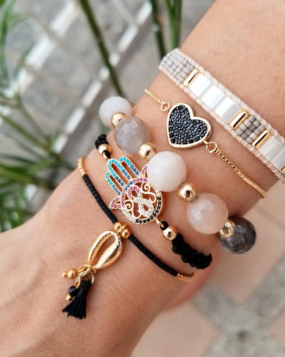 ChicBijoux's tweet photo. Si usas piezas únicas obtendrás un layering de pulseras único! 🔝

Ven a probarte todo y elige el tuyo en @vitrina593 o visita nuestra tienda Online 💻
https://t.co/7Zk2ai2HhM

#layeringbracelets #layers #bracelets #pulseras #pulserasdehilo #pulserasdepiedras #loveChicBijoux https://t.co/htdooCr1pH