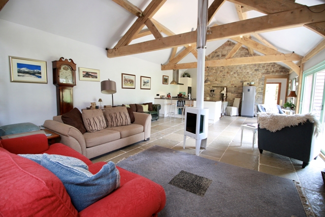 M2estateagents's tweet photo. SINGLE STOREY BARN CONVERSION in semi rural position between Usk &amp; Raglan. PLOT OF CIRCA 1.8 ACRES with DUTCH BARN &amp; WORKSHOP.  NO CHAIN.

Price: £575,000 | Raglan

#M2EstateAgents #RealEstateAgent #ForSale #Property #Raglan https://t.co/8e9ug0eu6y