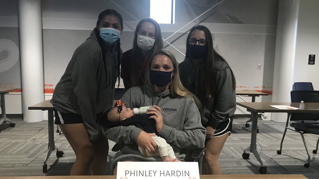 Time for our 🔶&amp;🔷 series draft 🙌

Team Captains:
BW &amp; Houge
Donna &amp; Mo 

Series Commissioner:
Phinley 👶

#GoHoos