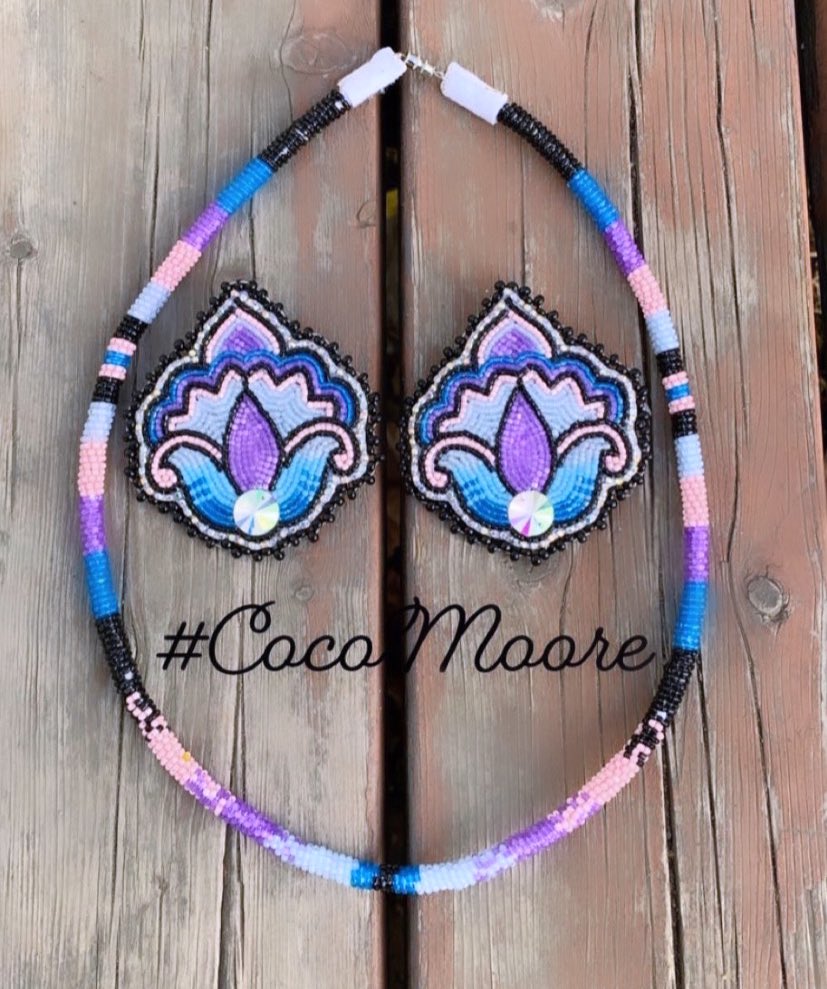CocoMoore12's tweet image. Y’allllllll I completed a set 🥺😍 my beading funk has made me so sad lately but this brought my mood back up, IM CREATING AGAIN 🤩 #CocoMoore
